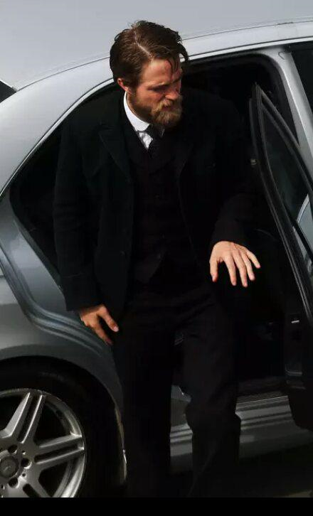 girlstuff411's tweet photo. #TLCoZ is going to be all Robporn. That luscious beard, the long fingers, & the VEIN.๐๐ #DED #HenryRob. http://t.co/HHHCtCY81p