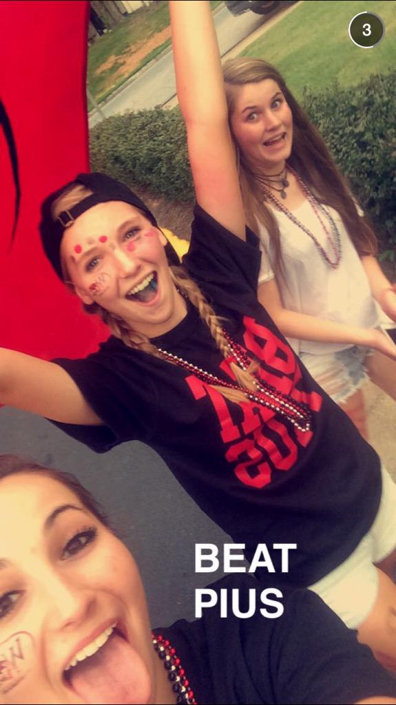 ryleejahn's tweet photo. such a fun night w these babes๐ฏ #PUCKFIUS #ibelievethatwewillwin http://t.co/0A2frCeTR7