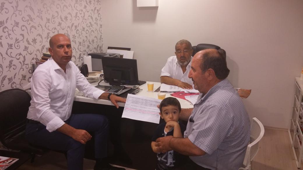 halilugur1971's tweet photo. Batıkent Mah.de muhtarimız temsilcimiz ve Kurulduğu günden beri emek veren Fevzi Güneş ile sandık calismasindayız. http://t.co/nGTb2X1jZc