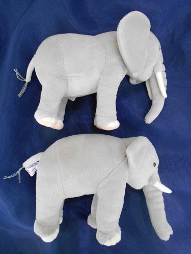 オリジナル商品】この2体のゾウのぬいぐるみは、動物園ならではの