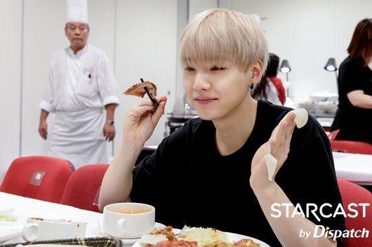 cenidoza_nina's tweet photo. Wanna eat with them? Me is will not regret that chances. #BehealthyBTS http://t.co/F3clVe3e4F