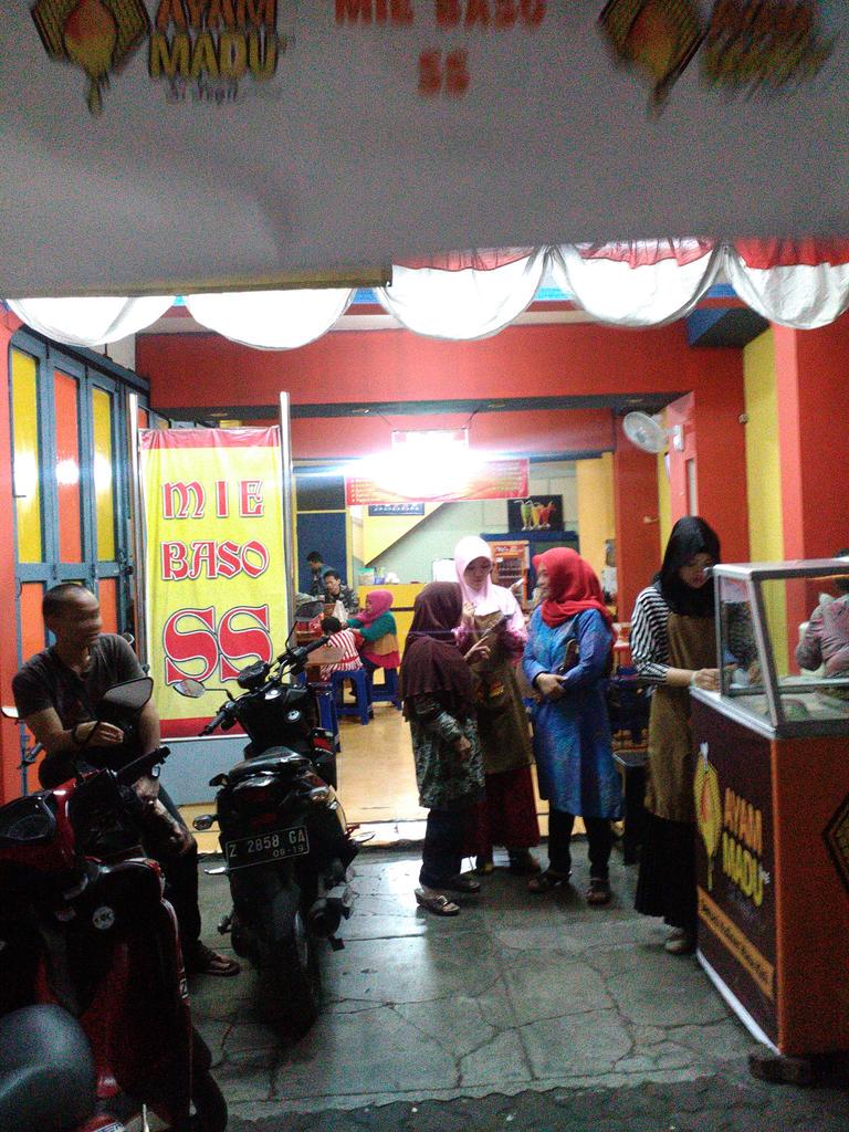 ayamsilegit's tweet image. Cari makan?, cari yang murah meriah?, Kenapa harus jauh-jauh, sini aja ke Ayam Madu Silegit Seporsi dimulai dari 12rb