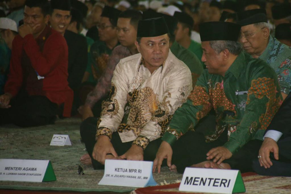 ZUL_Hasan's tweet photo. Selamat atas dilantiknya seluruh pengurus PBNU hari ini. Semoga Nahdiyin senantiasa menjadi rujukan ummat Islam http://t.co/onXiYBGSdD