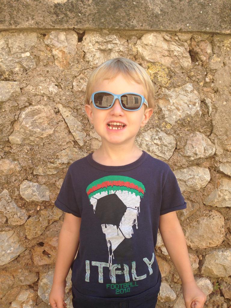 AxelRosss's tweet photo. Voy a ligarme a alguna minijmel 😊 http://t.co/19b0W80xcC