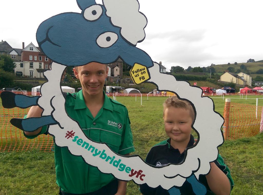 angela_angmogs's tweet photo. @Sjaystrad #sennybridgeyfc http://t.co/1zE0SY1r7L