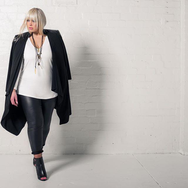 Танеши авашти. Тренды 2024 для полных. Тренды 2024 для полных. Юбки для полных 2022. Стильные образы плюс сайз 2022.