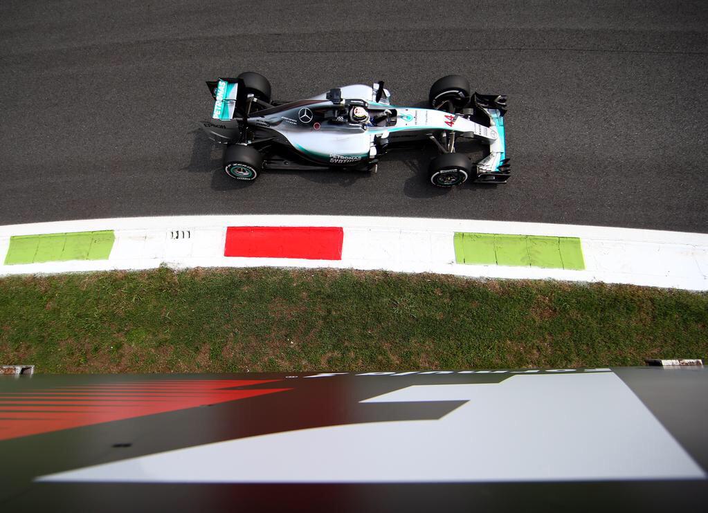 AlmaBatista14's tweet photo. Waiting for da #FP3 #ItalianGP #TeamLH you're the best😍 @LewisHamilton  #panamaisteamLH http://t.co/qsbouZAIjD