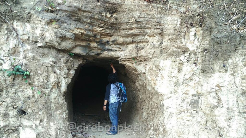 cirebonplesir's tweet photo. Goa jepang di setu patok, cirebon @CirebonBribin @AboutCirebonID @TweetCirebonID #viewcirebon @iTourismplanner http://t.co/SFg79LCK07