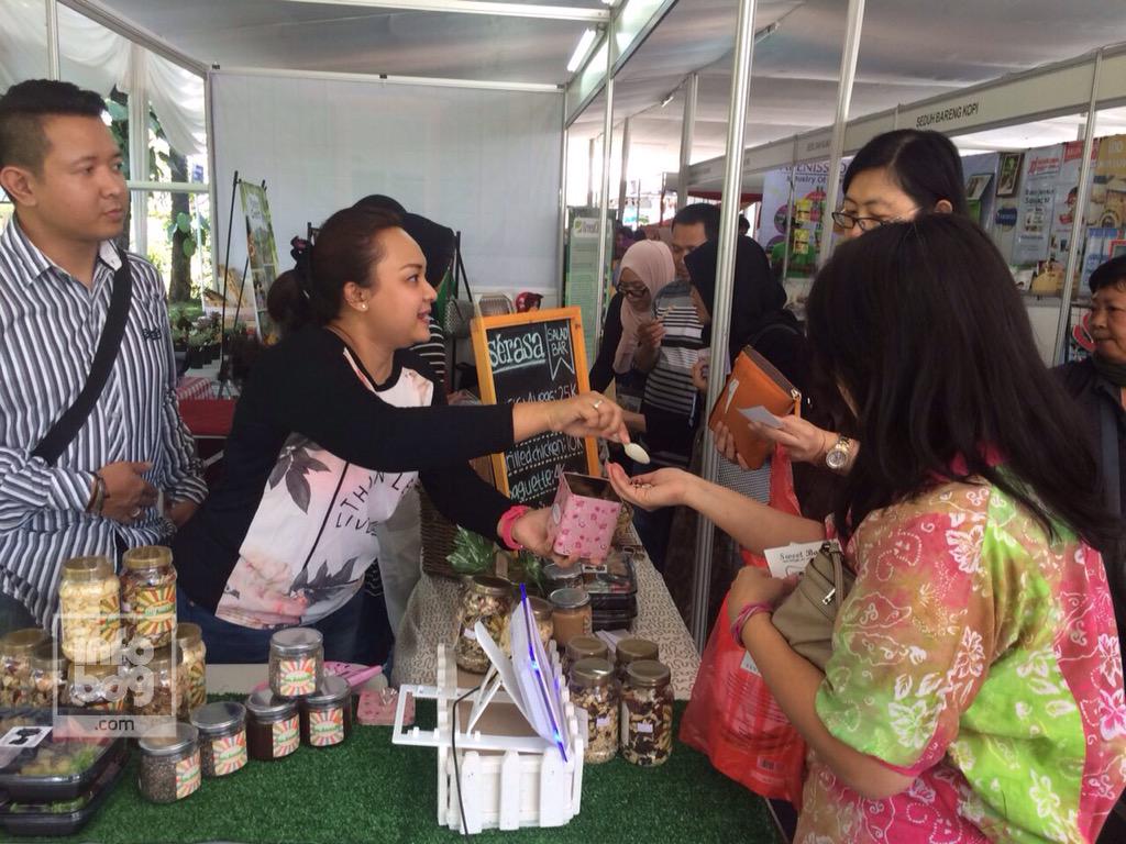 infobdg's tweet photo. Mau tau produk" unggulan UKM Jawa Barat? Yuk ke #WuBIFest di Pelataran BI. Nanti malam ada Judika loh - @WUBIFEST http://t.co/JS4xAcQnyl