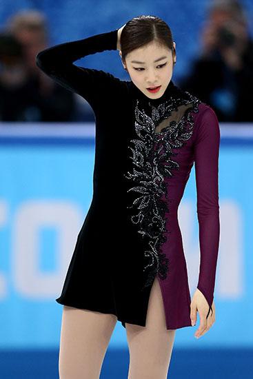 Happy 25th birthday to the one and only Yu-Na Kim! Congratulations! 