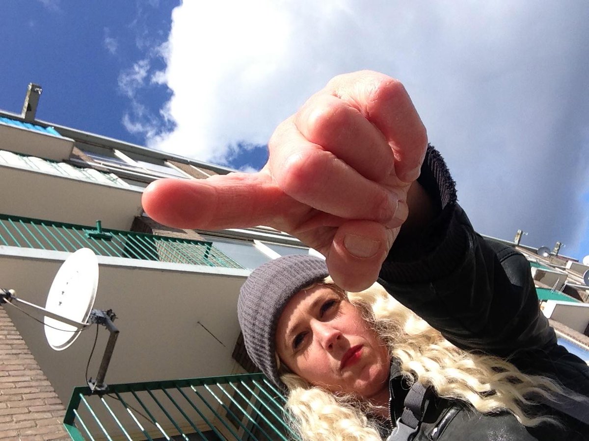 You see dish? I will be on your televisjon soon, you just watch, I do real magic! #roadtrip #streetmagic