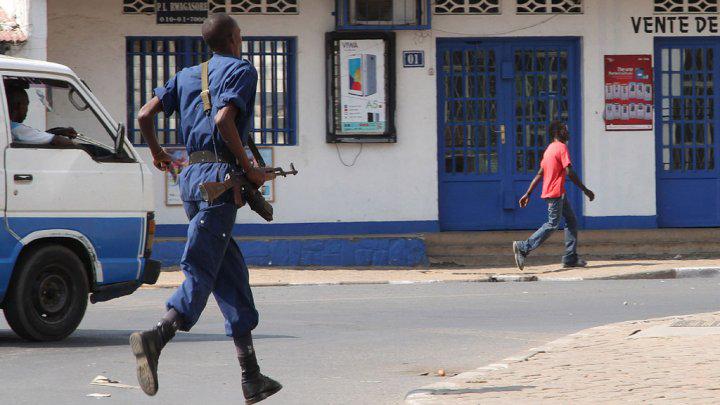 Vidéo : le gouvernement burundais exige des opposants qu'ils déposent les armes f24.my/1i3vgfd