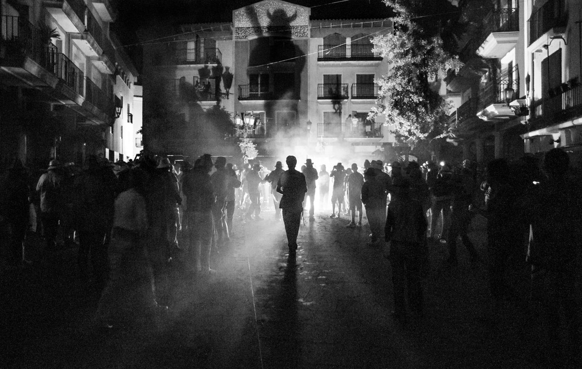 Aquesta nit és la #nitdelfoc de #Cambrils! Si t'agrada la #fotografia, vine i fes-nos-en! Et podem fer guanyar 100€!