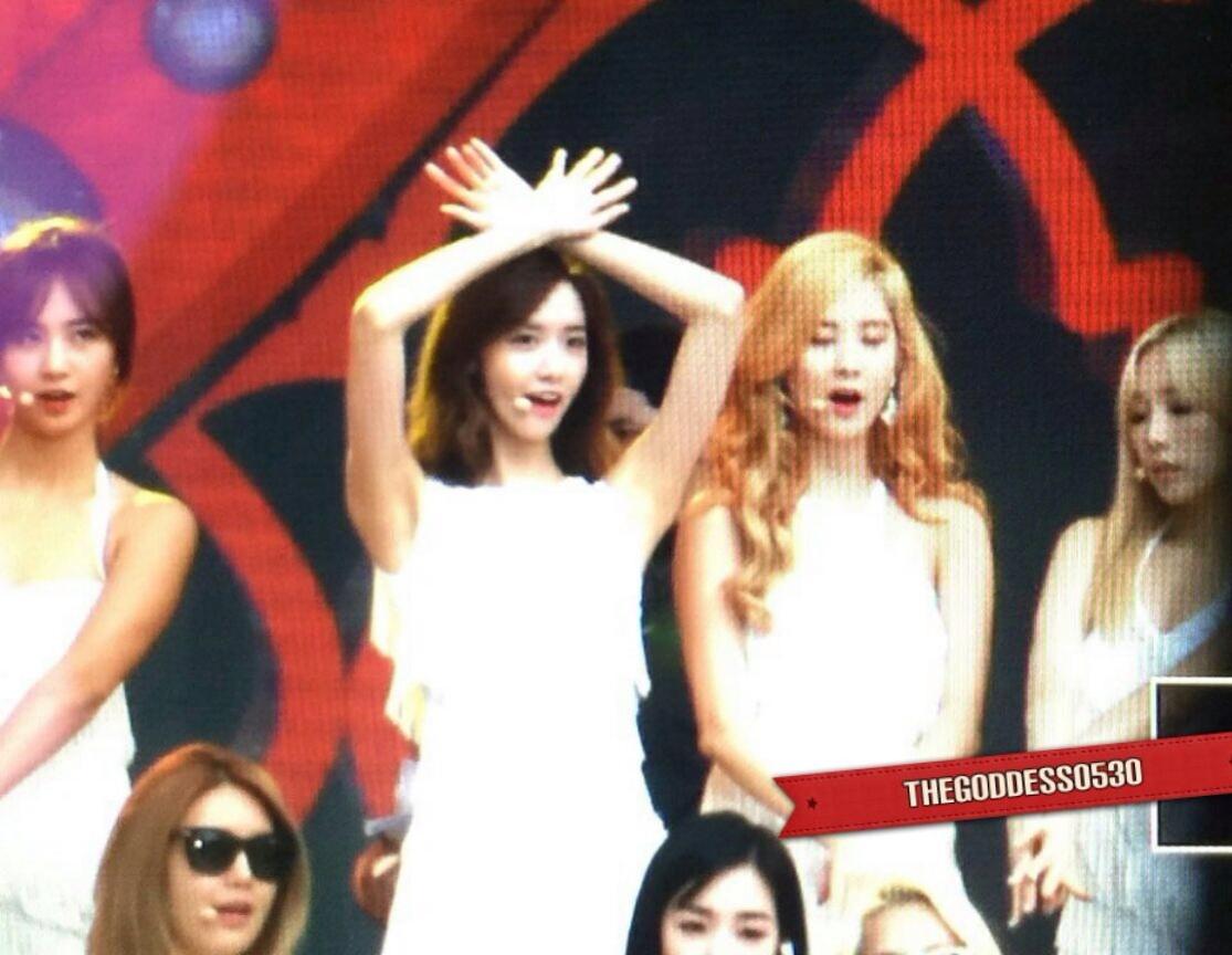 [PIC][05-09-2015]Hình ảnh mới nhất từ "DMC Festival KPOP Super Concert" của SNSD và MC YulTi COIZykBVEAEypAX