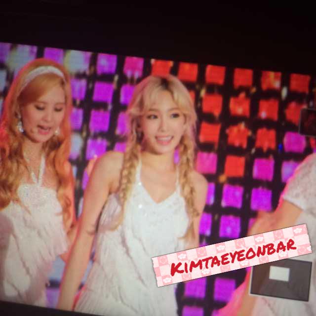 [PIC][05-09-2015]Hình ảnh mới nhất từ "DMC Festival KPOP Super Concert" của SNSD và MC YulTi COI_IP8UkAEKKGo