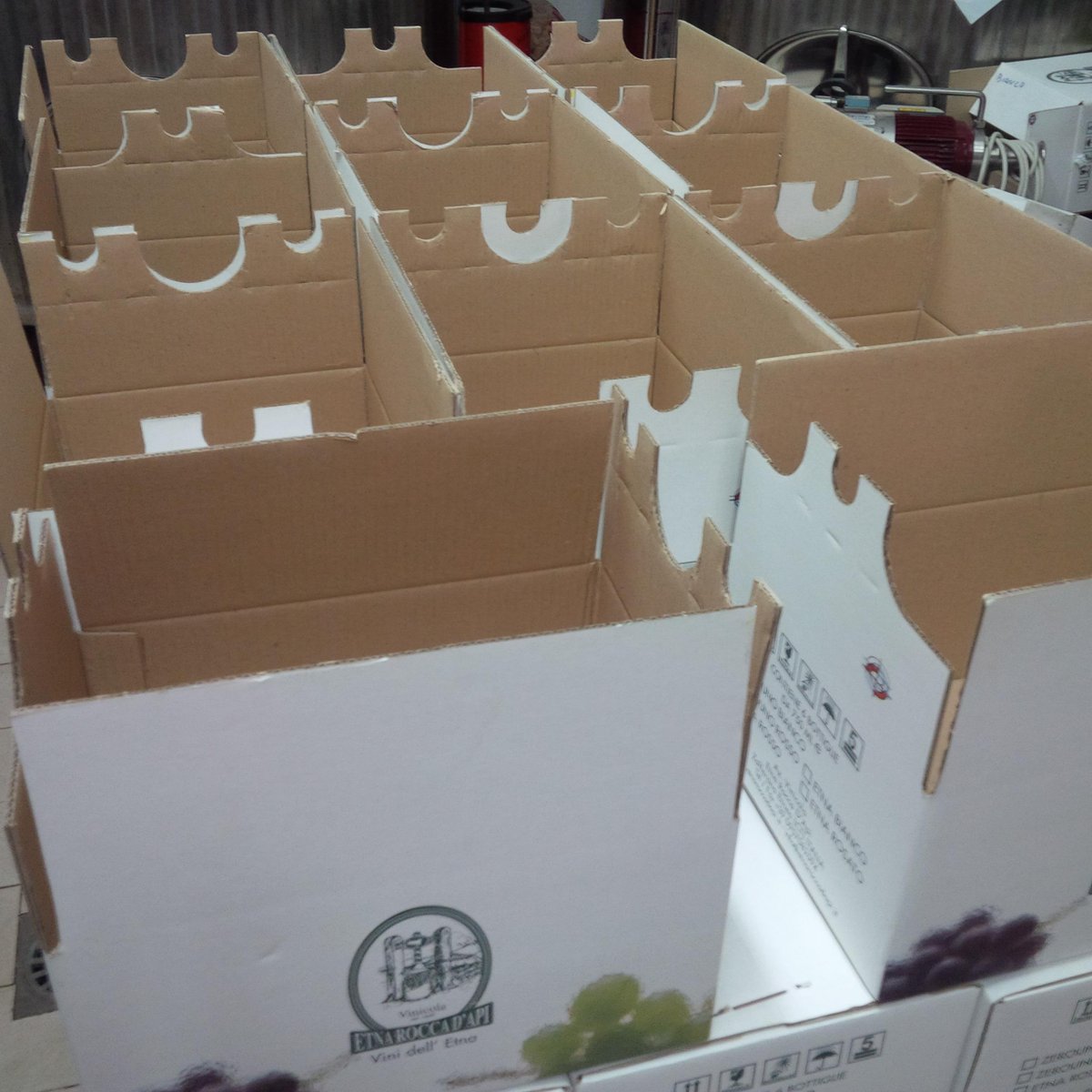 etnaroccadapi's tweet image. Etna#Bianco#Imbottigliamento