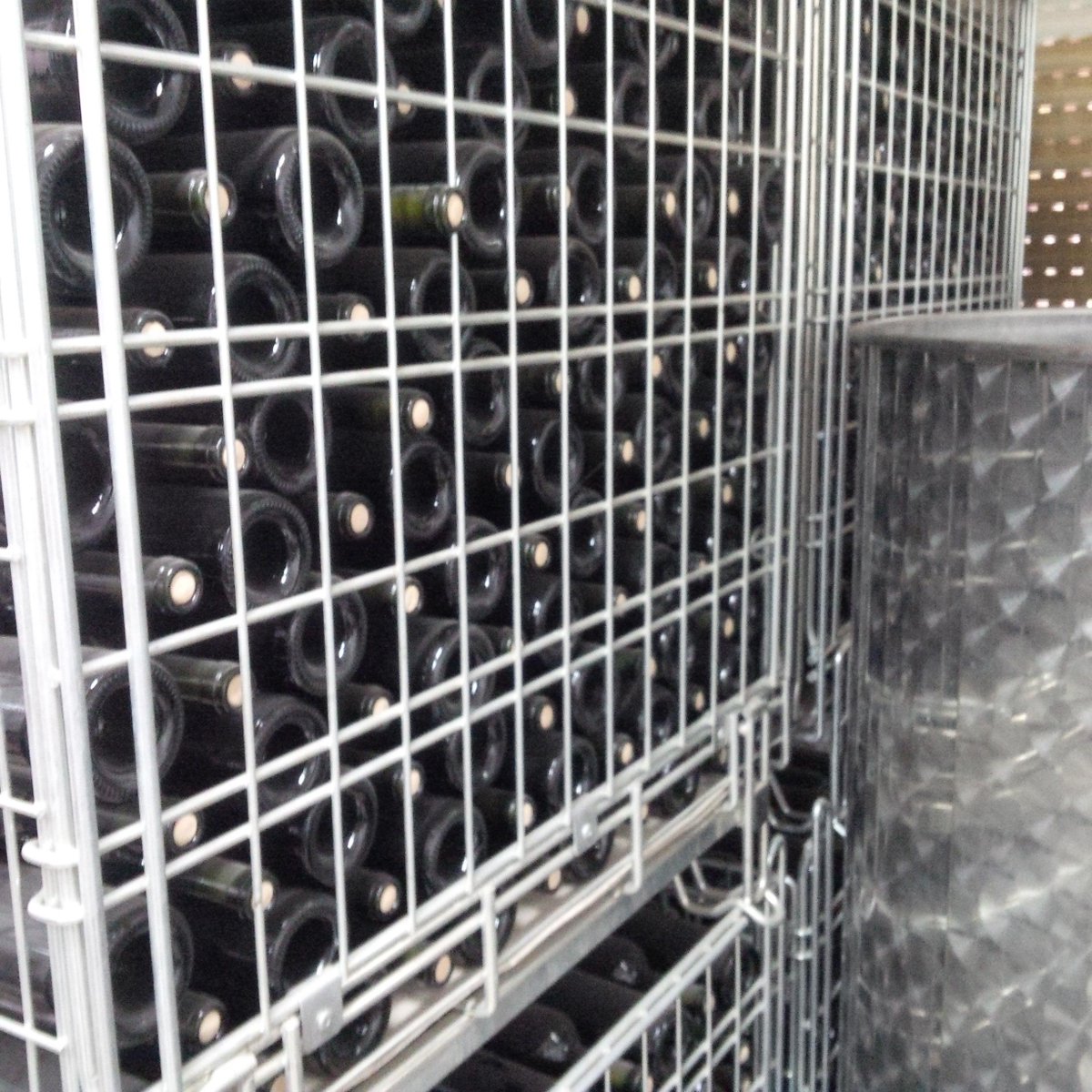 etnaroccadapi's tweet image. Etna#Bianco#Imbottigliamento