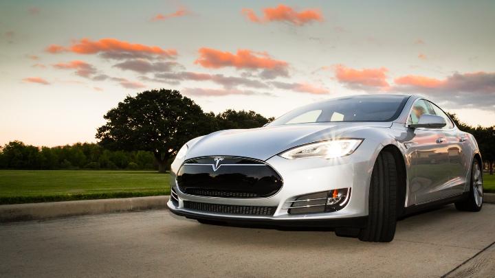 11+ Tesla Electric Car Wallpaper Background