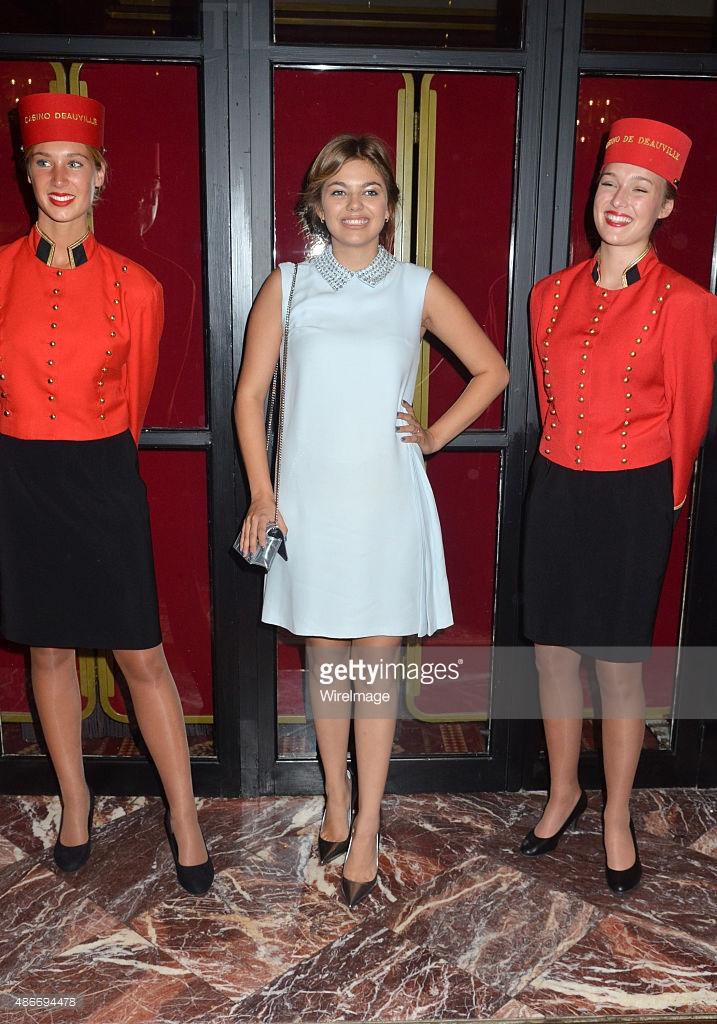 Team_Louane's tweet photo. [PHOTOS] @Louane était hier à #Deauville pour l'ouverture du Festival du film Américain 2015!
http://t.co/ZE1FP49Bav http://t.co/muIjNNADpS