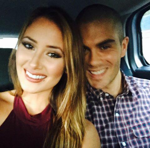 MaxGeorgeSP's tweet photo. Carrie y Max están los dos en UK para celebrar el cumpleaños de Max http://t.co/25d8zCCbvv