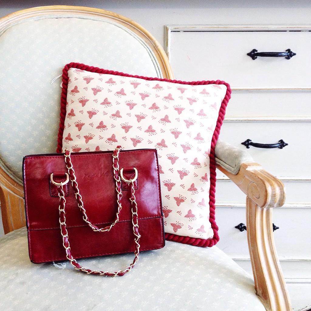 One of our many items from our £5 sale today ! FOR 1 DAY ONLY ! Everything £5 or under ! We close at 6pm #fbloggers