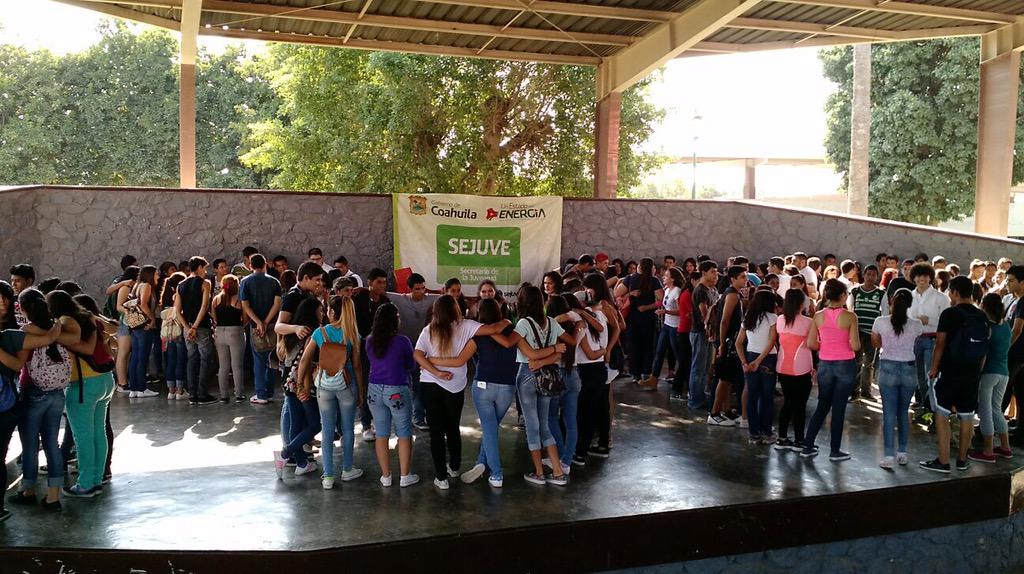 AventuraCC's tweet photo. Nuestros jóvenes #Coahuilenses se suman a "Jóvenes con Causa" y "Voluntariado Juvenil" @Pelussah99 @sejuve_laguna http://t.co/oKuY6D9IBD
