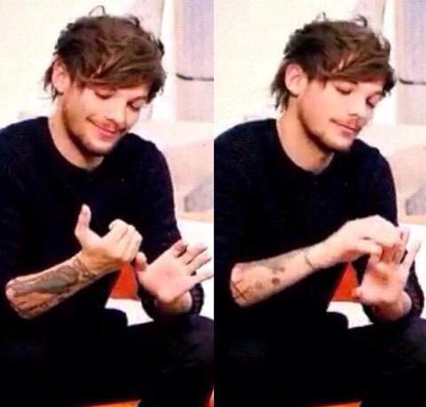 H4RRYLOVELY's tweet photo. "one direction siempre gana, sus fans no se cansan nunca de votar"

#EMABiggestFans1D http://t.co/mnR3ph1NvA