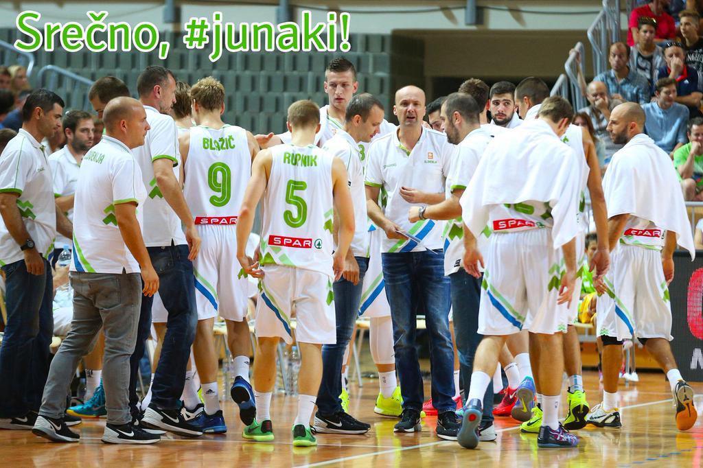 strankaSD's tweet photo. Nocoj nam #srcebije za vse naše #junaki Gremo Slovenija v Baslu &amp; Zagrebu! @nzs_si @kzs_si #Euro2016 #EuroBasket2015 http://t.co/MxKdLKj3Kh