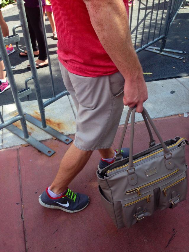Conley_Wortman's tweet photo. The 6 pack has made it to 6 flagsโค๏ธ๐บ๐ธ #manly #hecarriesit #tooheavyforme #thatslove http://t.co/mAlVdM7YUj