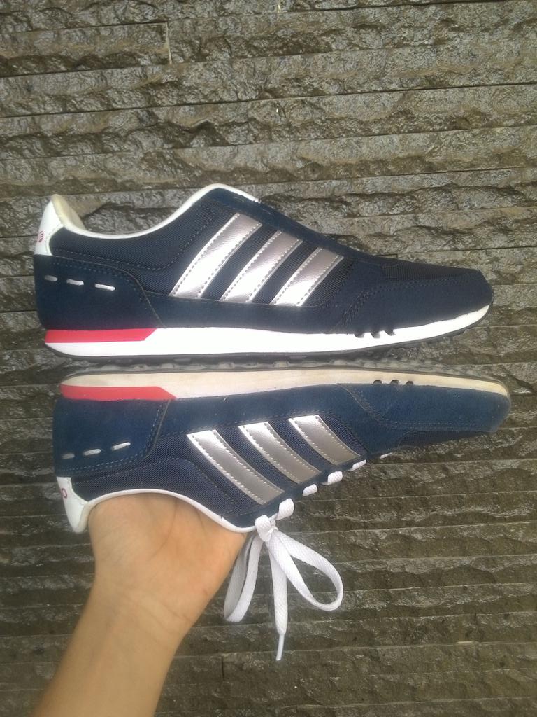 #latepost 50% fast cleaning ,kamu mau sepatu kamu bersih contact langsung yg ada di bio
@SneakerSandwich@CKSneakers_