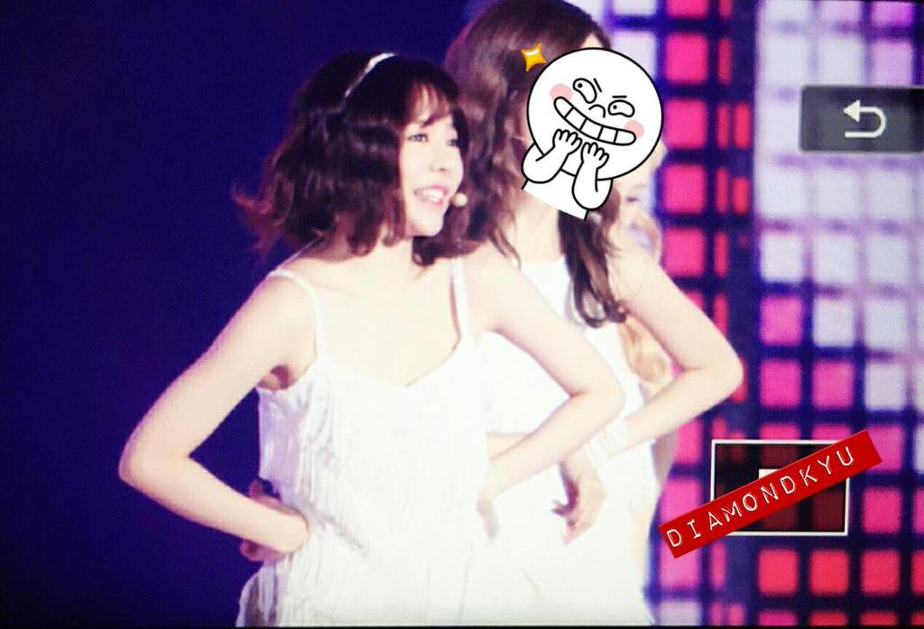 [PIC][05-09-2015]Hình ảnh mới nhất từ "DMC Festival KPOP Super Concert" của SNSD và MC YulTi COJBMTCUwAAKc9_