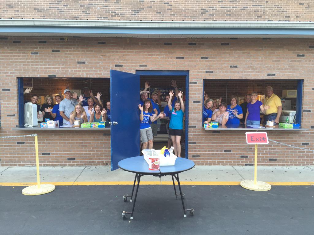 FCNewburgh's tweet photo. Our crew killed it at the Castle football game taking over concessions last night!  #fullyengaged #two39church http://t.co/JXW5xEM10i