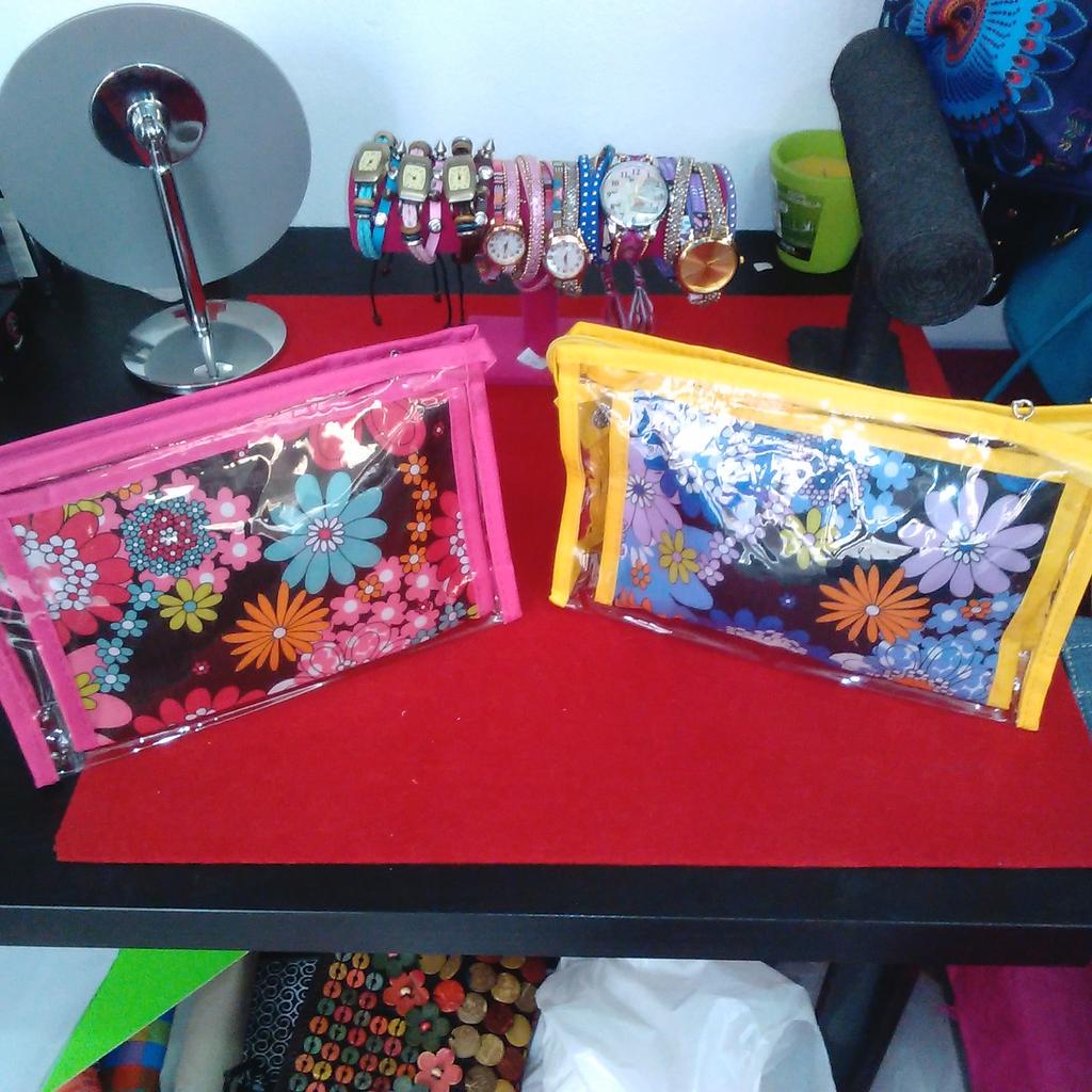 rumbacomple's tweet photo. #neceser #colores #lunares #flores  #archena http://t.co/V2sMfBbW0o