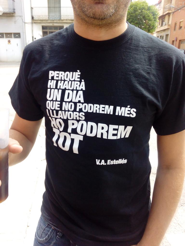 nuriapubilla's tweet photo. Ell pot i ho vol tot... en @jordicalvis li fot al got! #fmborges #vermut http://t.co/DpgLgm98le