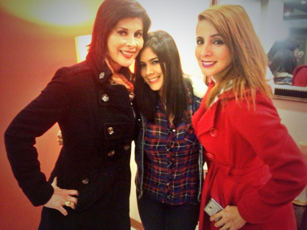 kulyPeru's tweet photo. Ya estamos en Tacna! Hoy función en Ilo y mañana en Tacna! #MonólogosDeLaVagina yeeeee Fiorella Flores, Olga Zumarán http://t.co/amlcFMKLVS