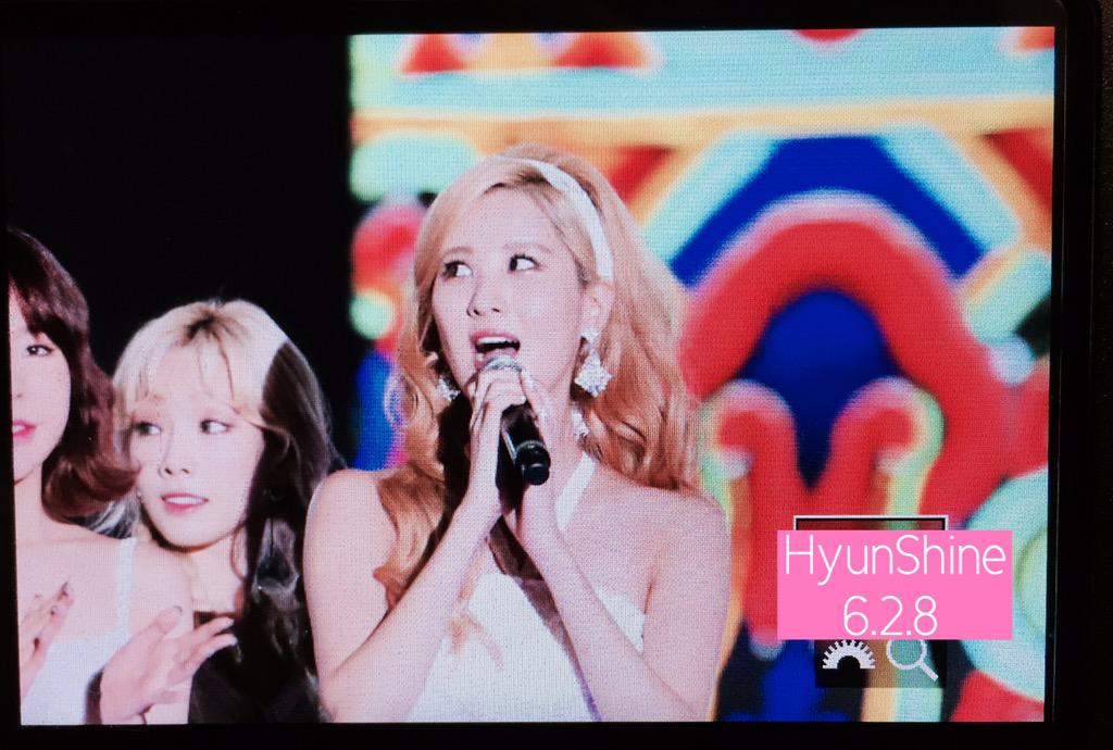 [PIC][05-09-2015]Hình ảnh mới nhất từ "DMC Festival KPOP Super Concert" của SNSD và MC YulTi COJG2cZVAAAZBgO