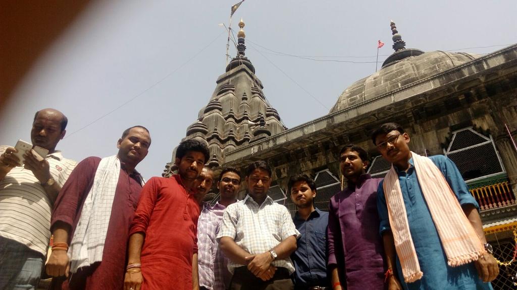 ThinkBihar's tweet photo. #ThinkBihar की टीम ने मौक्ष की धरती गया पर विष्णुपद मंदिर और मंगलागौरी का दर्शन कर एक नए बिहार बनाने की शपथ लिया। http://t.co/Ua03NwRqIN