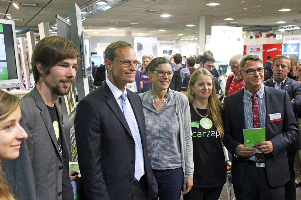 Prominenter Besuch am carzapp-Stand auf der #ifa15. War schön Sie kennenzulernen, Herr Bürgermeister Müller!
