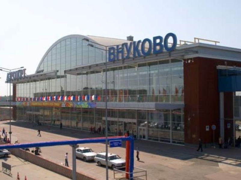 Аэропорт внуково моска. Москва внуково аэропорт номер. Ночной аэропорт внуково. Москва внуково аэропорт номер. Аэропорт vko москва.