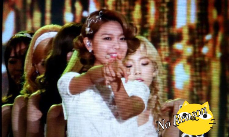 [PIC][05-09-2015]Hình ảnh mới nhất từ "DMC Festival KPOP Super Concert" của SNSD và MC YulTi COJJGnqUAAIZRPO