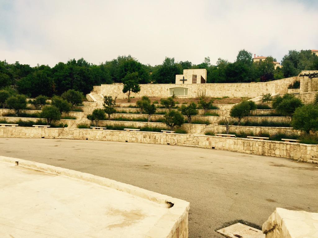 FabienneBlineau's tweet photo. #Livelovelebanon #Mechmech Théâtre #JeanPiat #ComédieFrançaise http://t.co/5rO0guNMY4