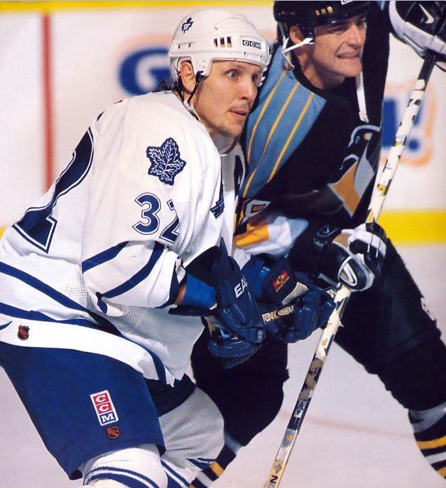 LeafsDivison's tweet image. 32 days till the start of the #NHL regular season. #IsItOctoberYet Steve Thomas (1986-2001) #CoolestGameOnEarth