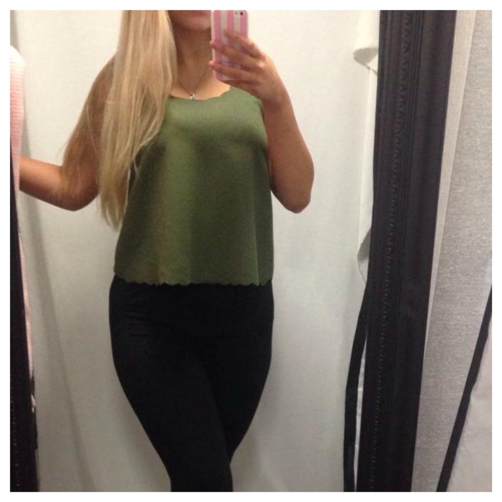Autumn is the perfect time to wear your khaki clothes! This is one of our best seller so hurry and get yours #MYAYLA