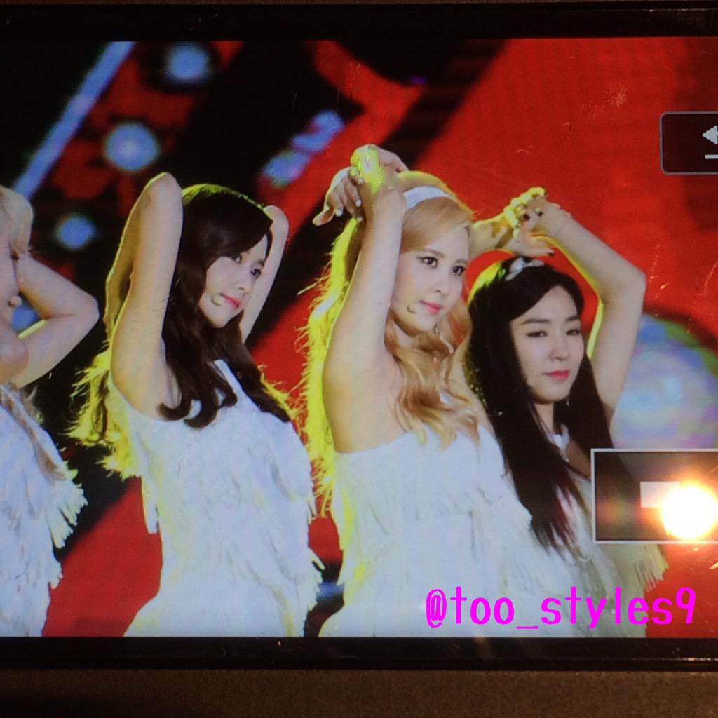 [PIC][05-09-2015]Hình ảnh mới nhất từ "DMC Festival KPOP Super Concert" của SNSD và MC YulTi COJMaoJU8AAIPT_