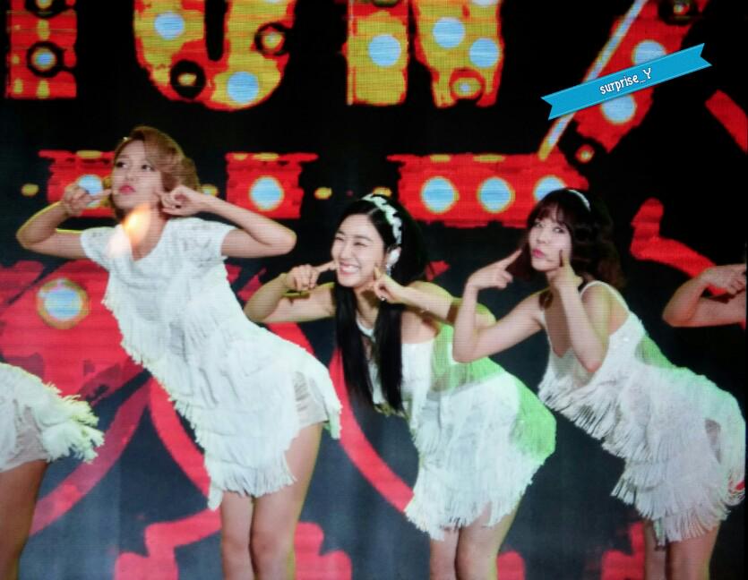 [PIC][05-09-2015]Hình ảnh mới nhất từ "DMC Festival KPOP Super Concert" của SNSD và MC YulTi COJO55YUkAEOCtt