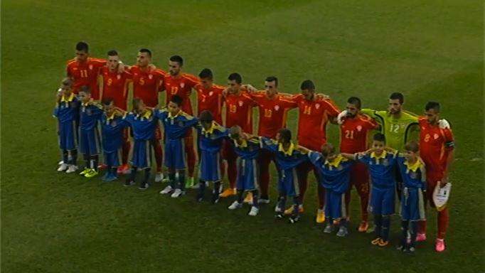 The U21 team signing the anthem on Saturday