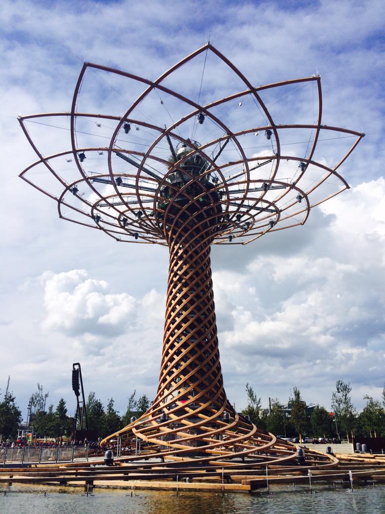 RaccontaGenova's tweet photo. Live from @Expo2015Milano 🔝 #expo #milano #turism @Italia_Turismo_ @turismomilano @expo2015liguria @Liguria_Blog http://t.co/AeuAWPtcuR