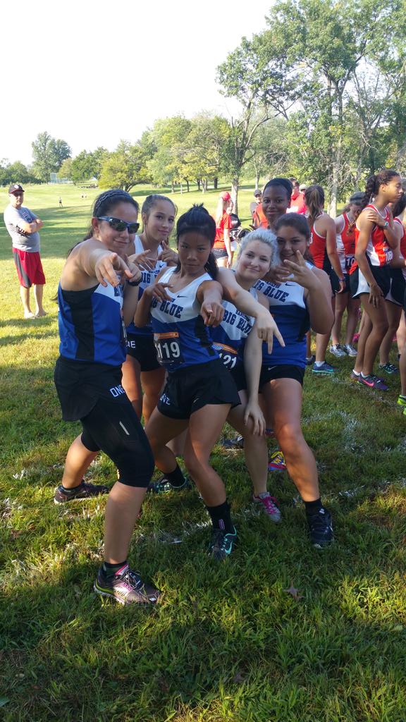 1SG_Bullock's tweet photo. @BigBlue_XC @Hamilton_HHS girls about to start their race! #xaviercrosscountry #runcc http://t.co/r2fgPKqr4U