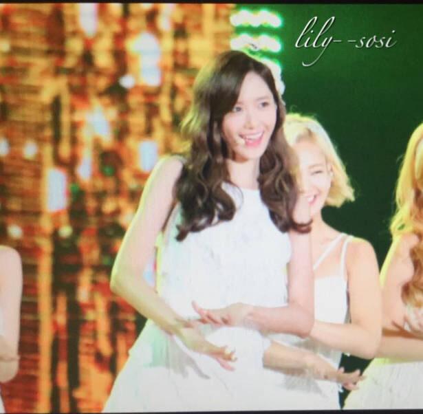 [PIC][05-09-2015]Hình ảnh mới nhất từ "DMC Festival KPOP Super Concert" của SNSD và MC YulTi COJZT8uUAAAKoMV