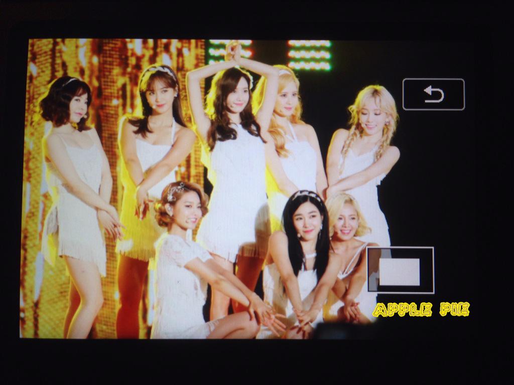 [PIC][05-09-2015]Hình ảnh mới nhất từ "DMC Festival KPOP Super Concert" của SNSD và MC YulTi COJZzAGU8AAr4xR